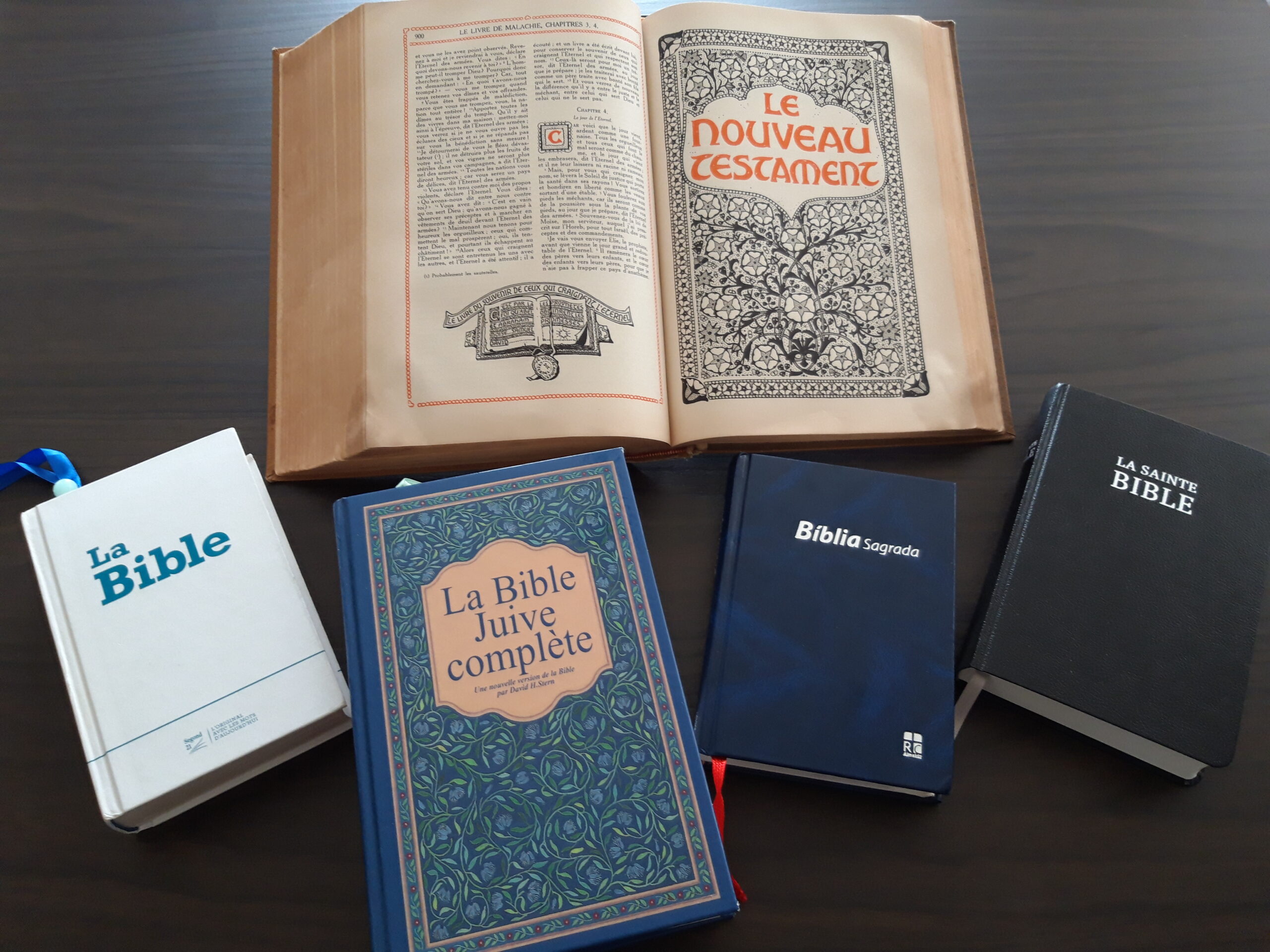 Plusieurs Bibles